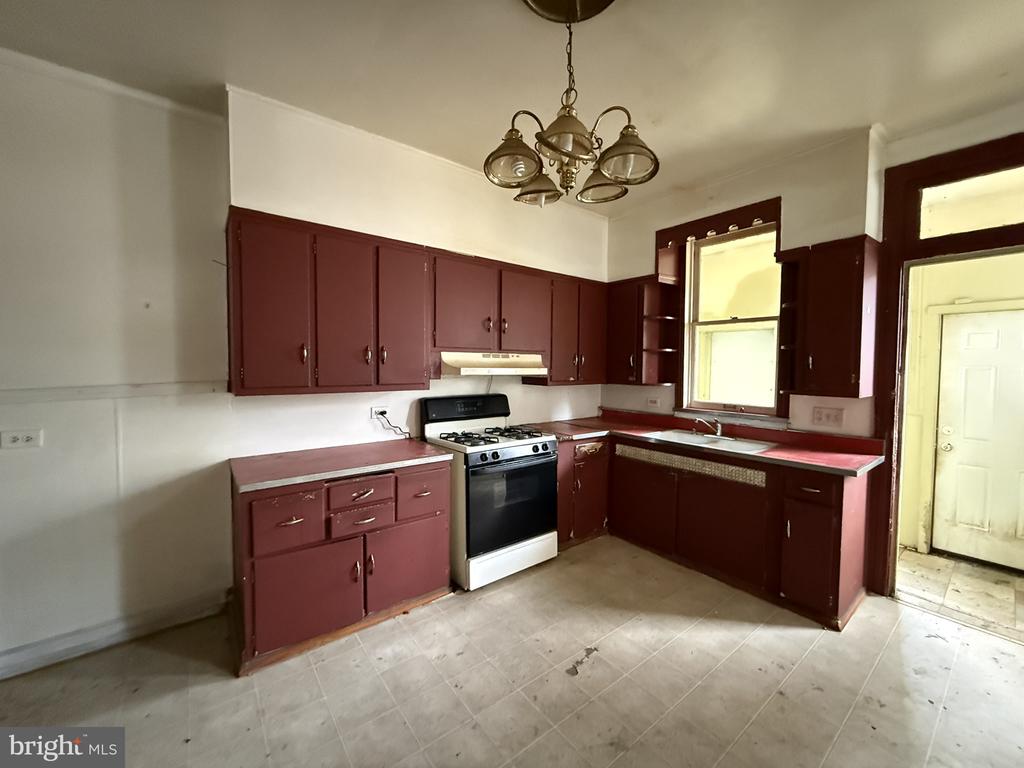 1627 CHESTNUT STREET