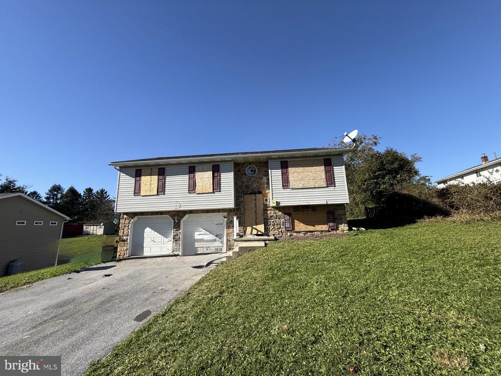 6524 FAIRFAX DRIVE