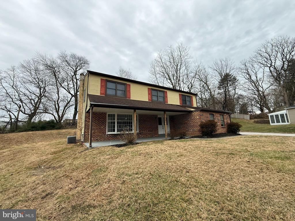 745 WINDSOR PLACE