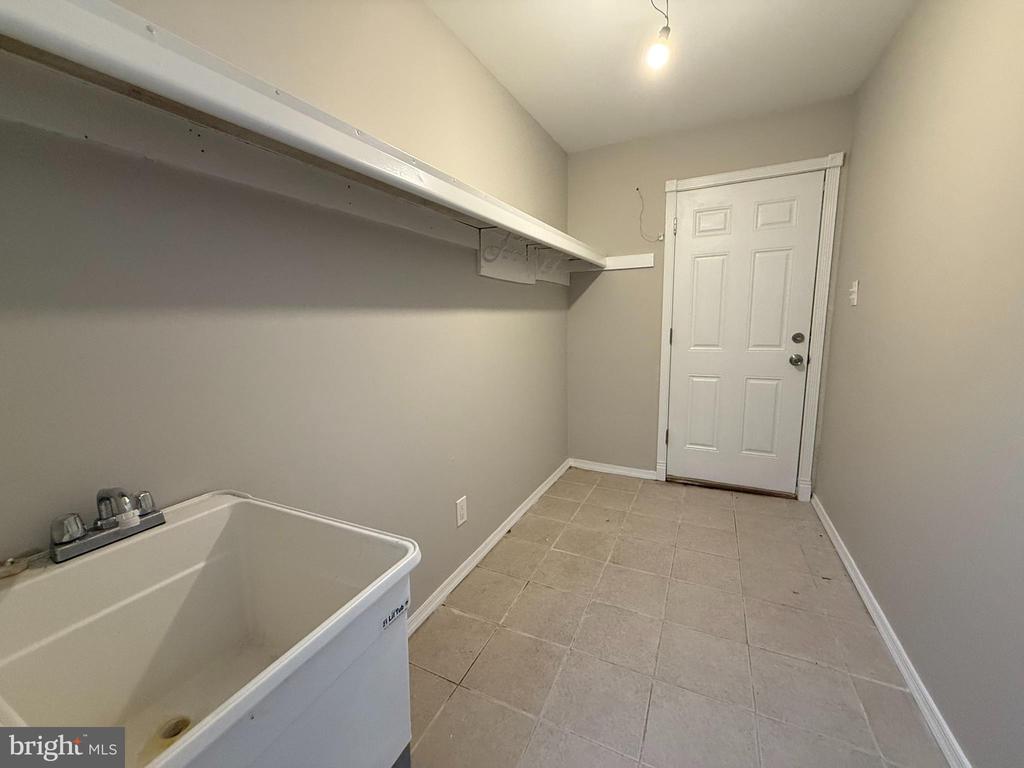 745 WINDSOR PLACE