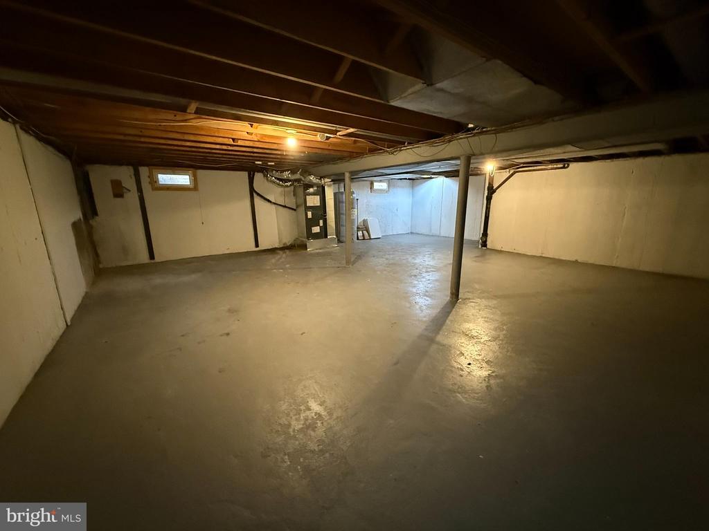 745 WINDSOR PLACE