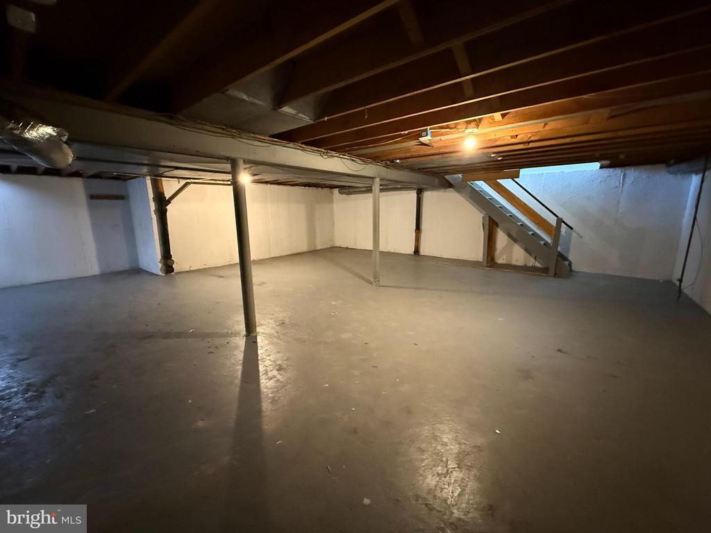 745 WINDSOR PLACE