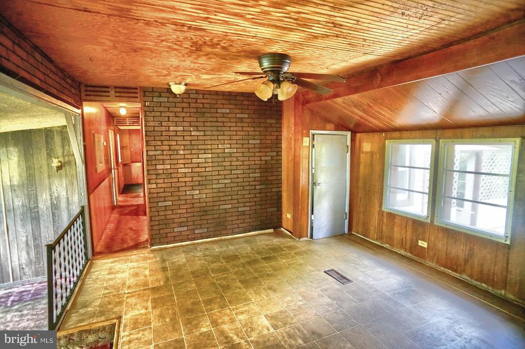 356 Schoolhouse Rd