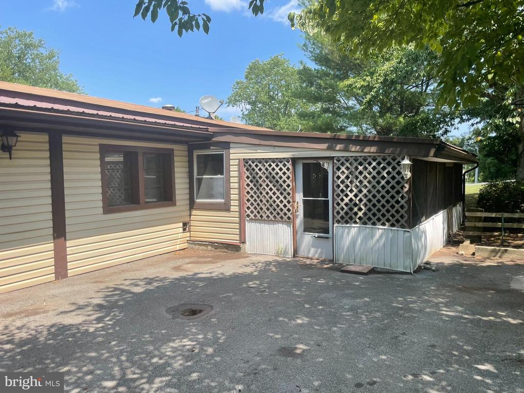 356 Schoolhouse Rd