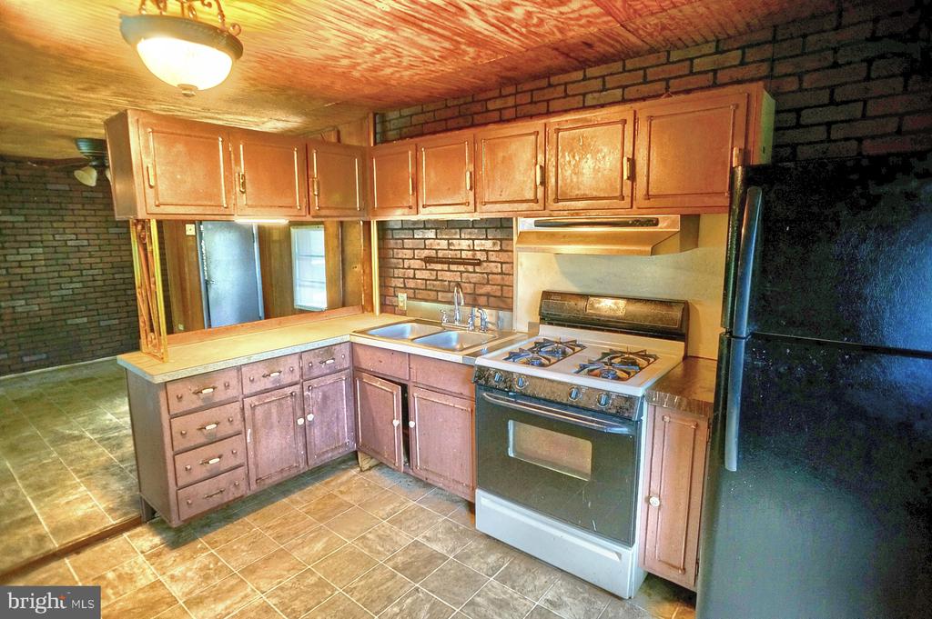 356 Schoolhouse Rd