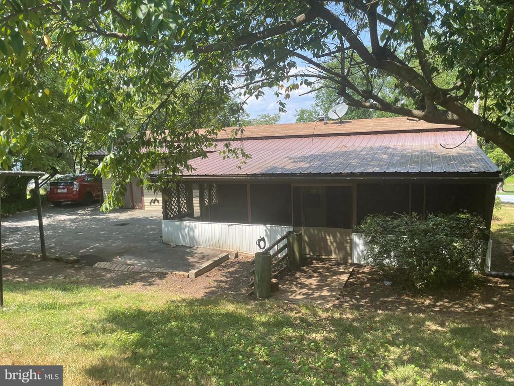 356 Schoolhouse Rd