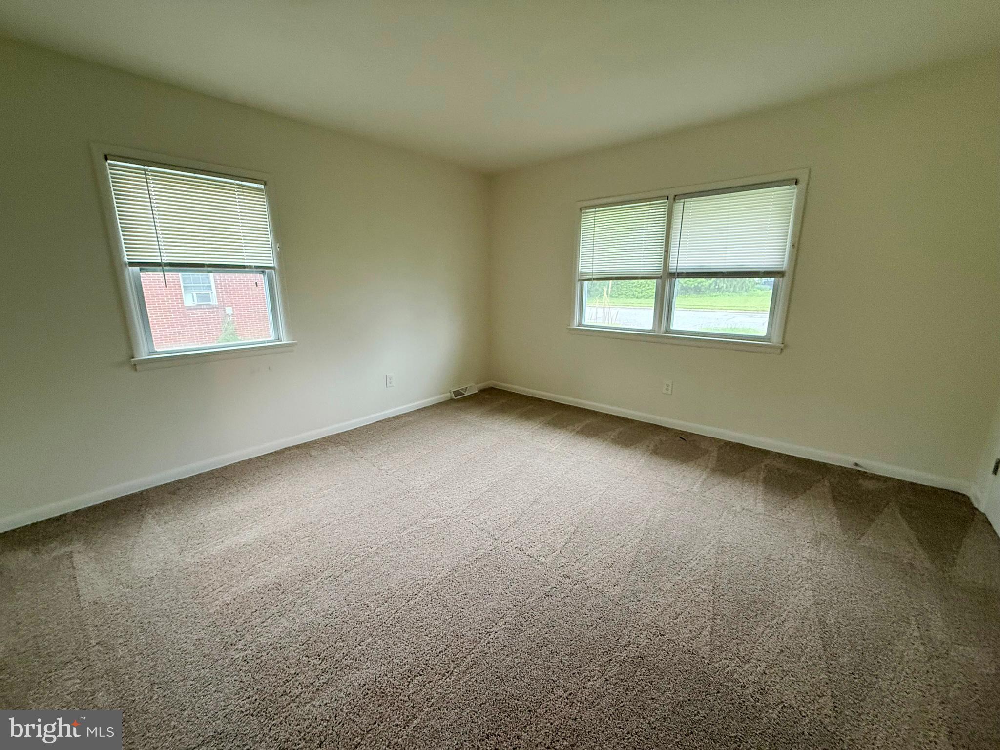 146 W Hummelstown St