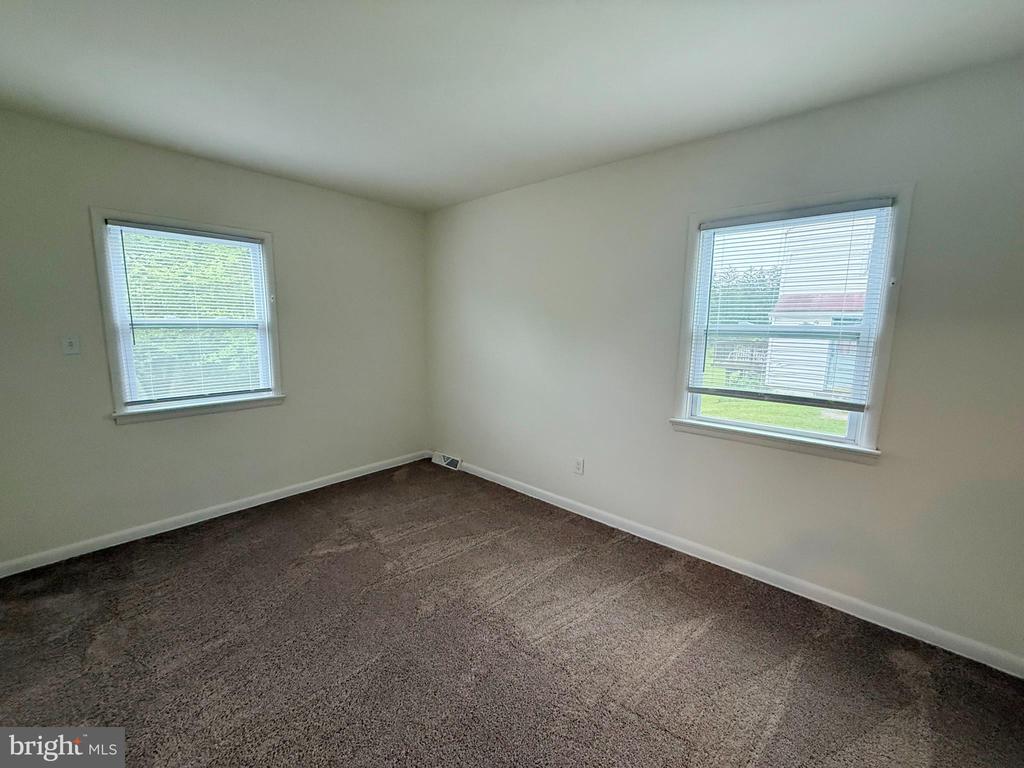 146 W Hummelstown St