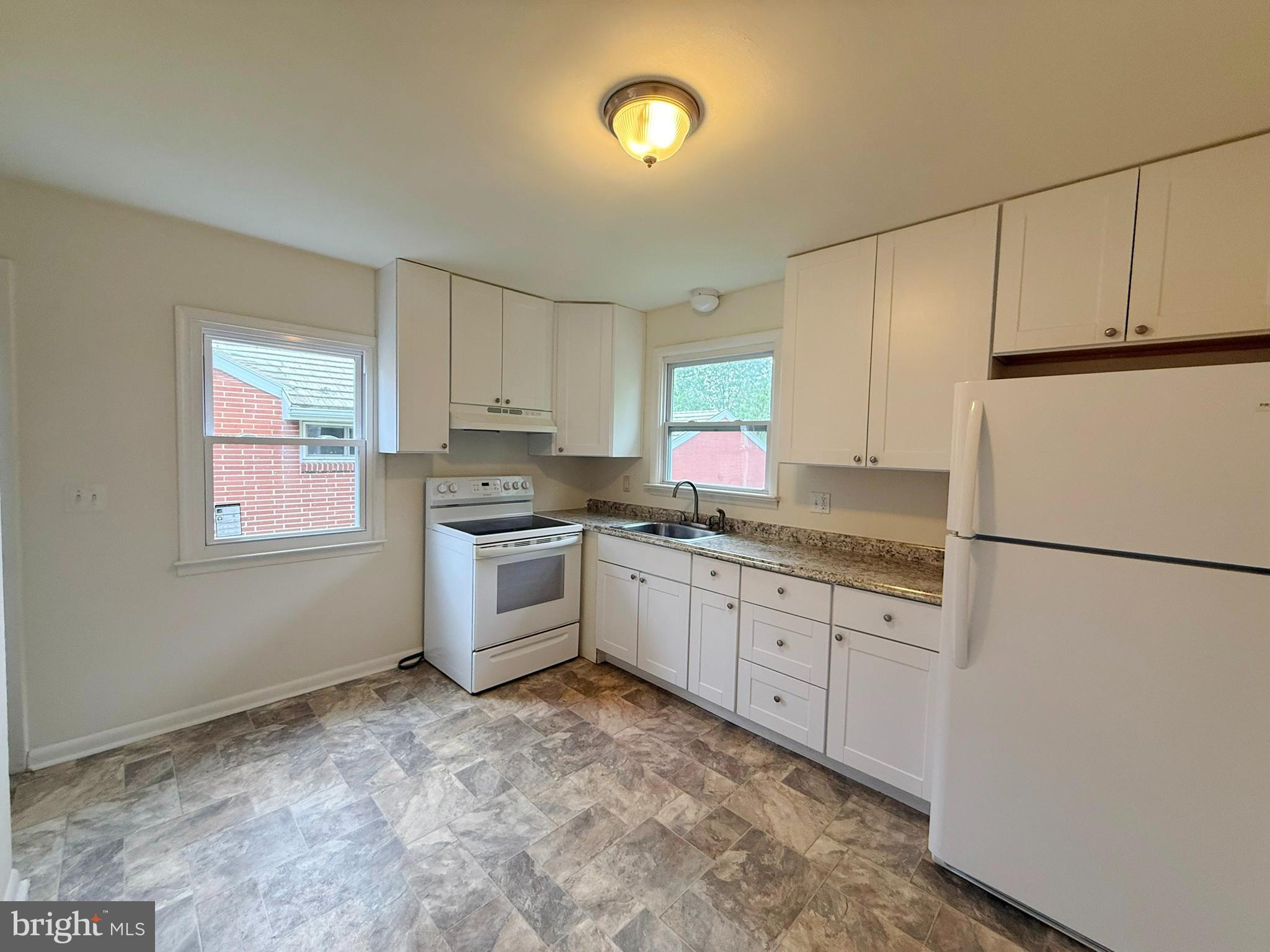 146 W Hummelstown St