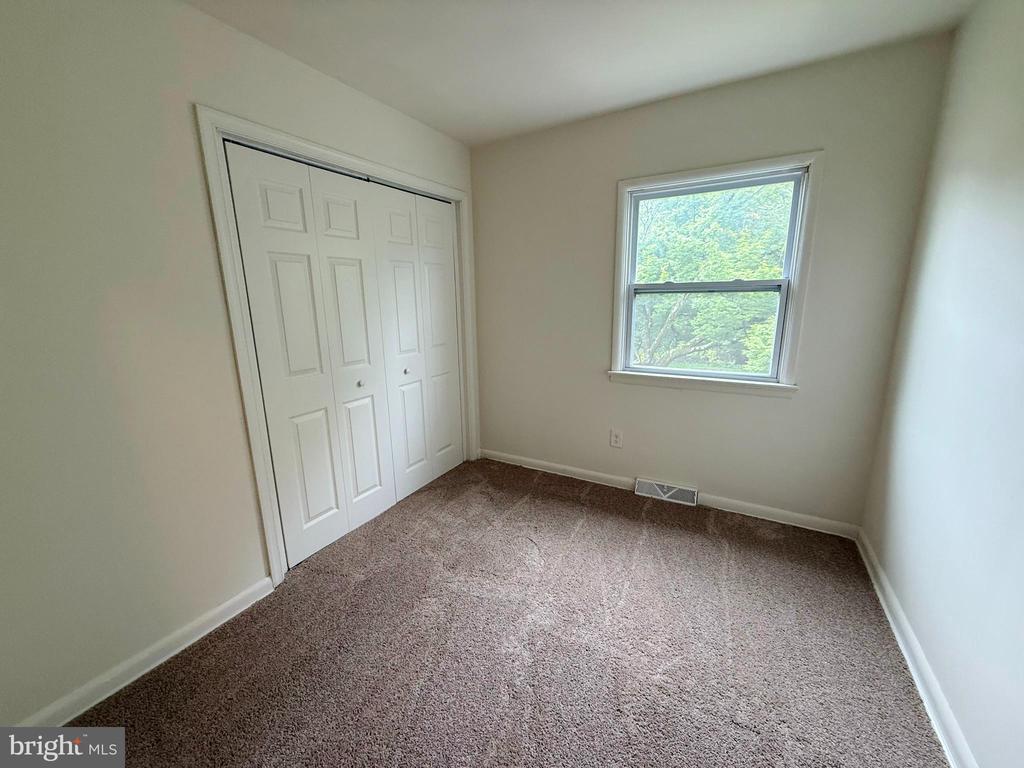 146 W Hummelstown St