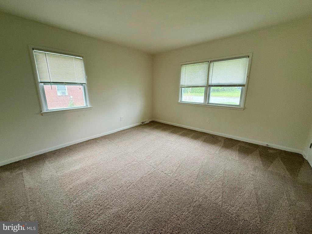 146 W Hummelstown St