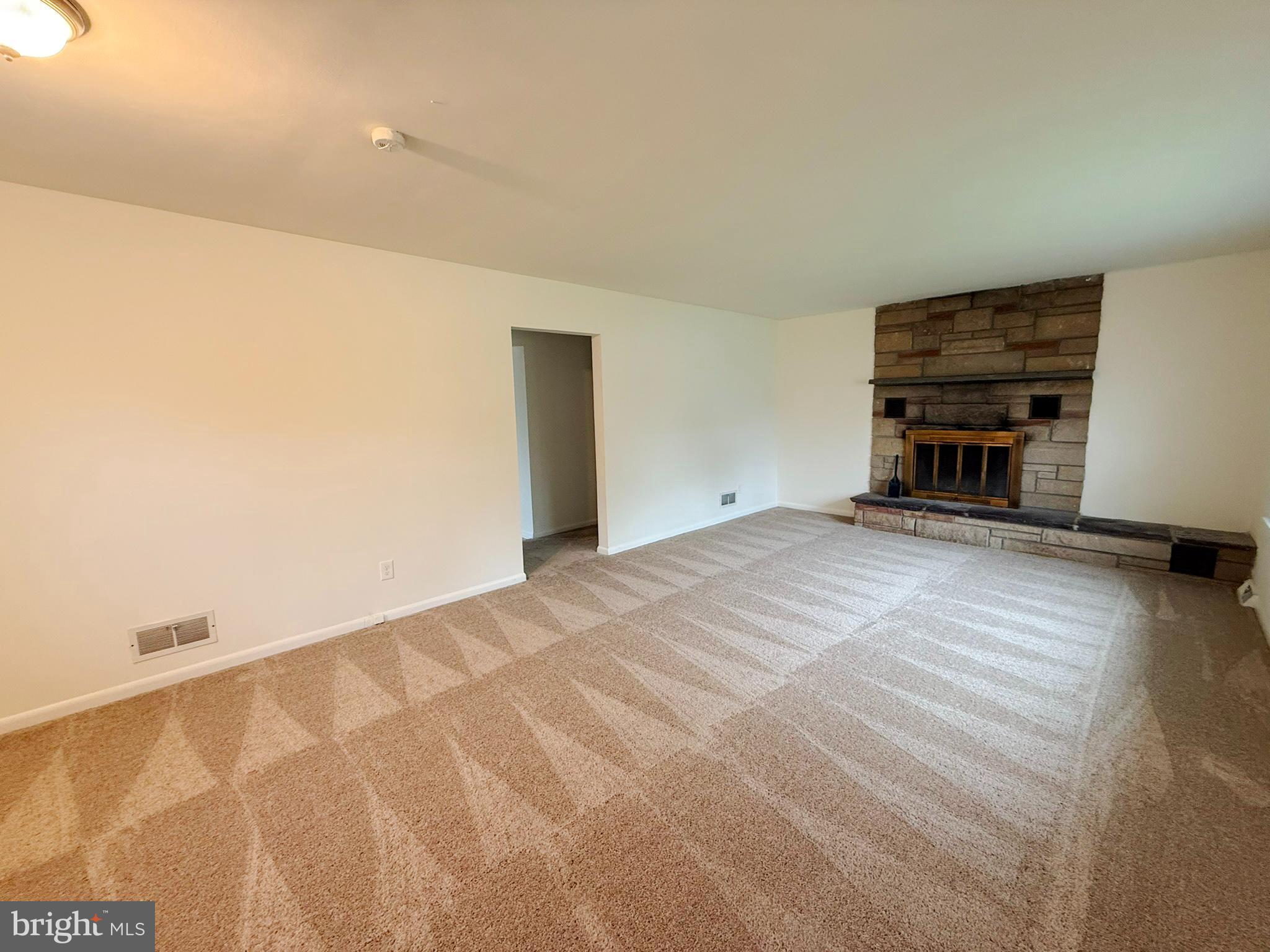 146 W Hummelstown St