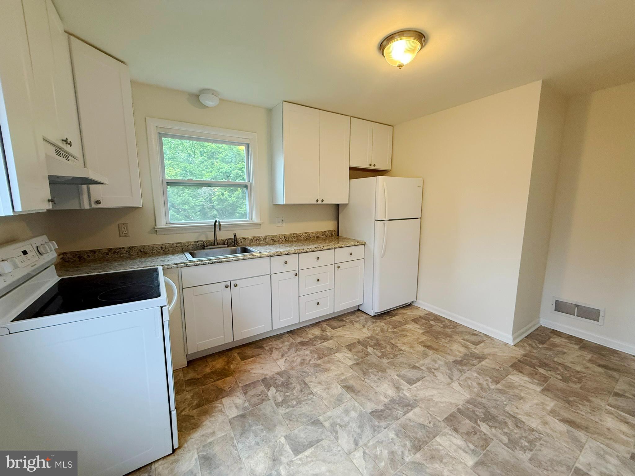 146 W Hummelstown St