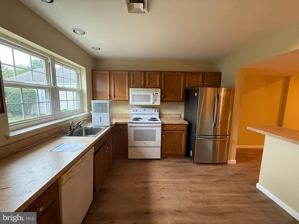 1503 CAMBRIDGE COURT