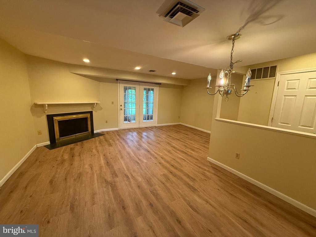 1503 CAMBRIDGE COURT