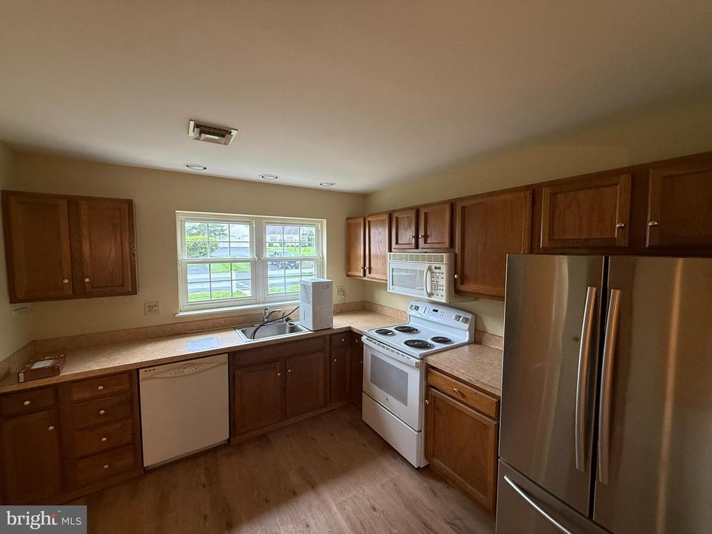 1503 CAMBRIDGE COURT