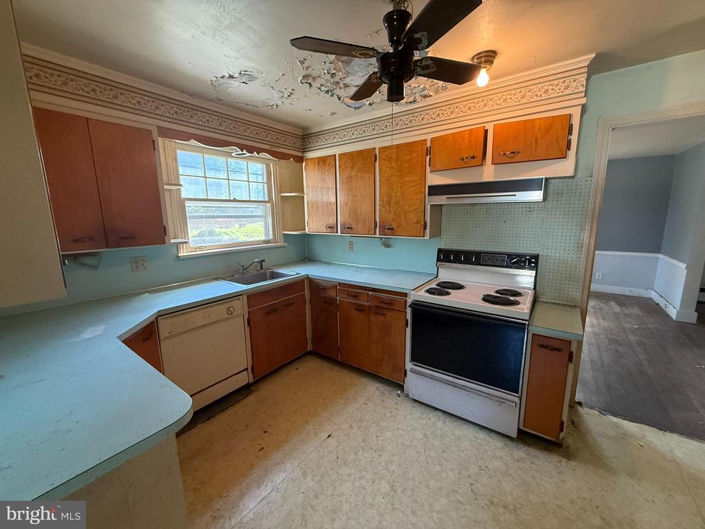 1295 COLEBROOK ROAD