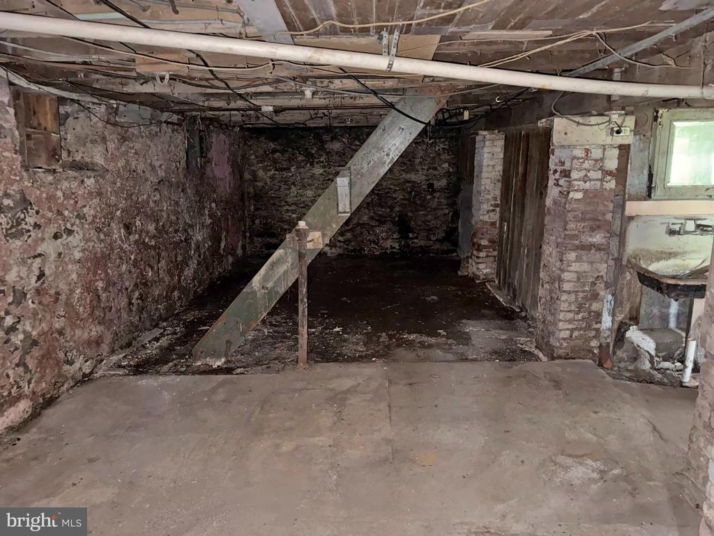71 W Enterprise St