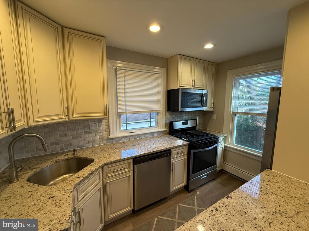 407 W WAVERLY ROAD