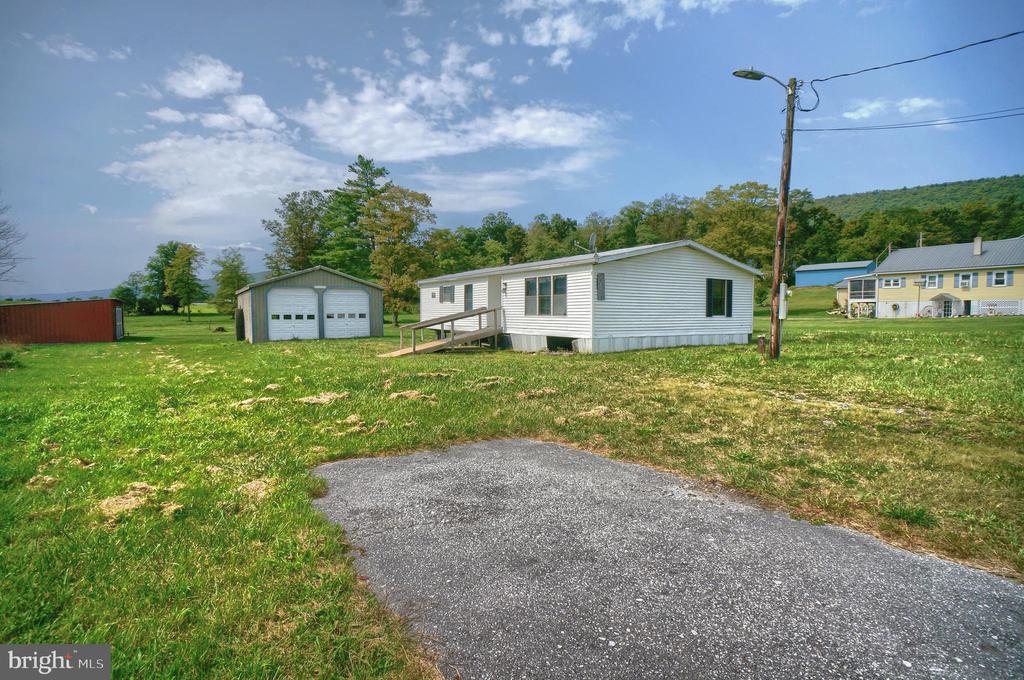 131 Country Ln