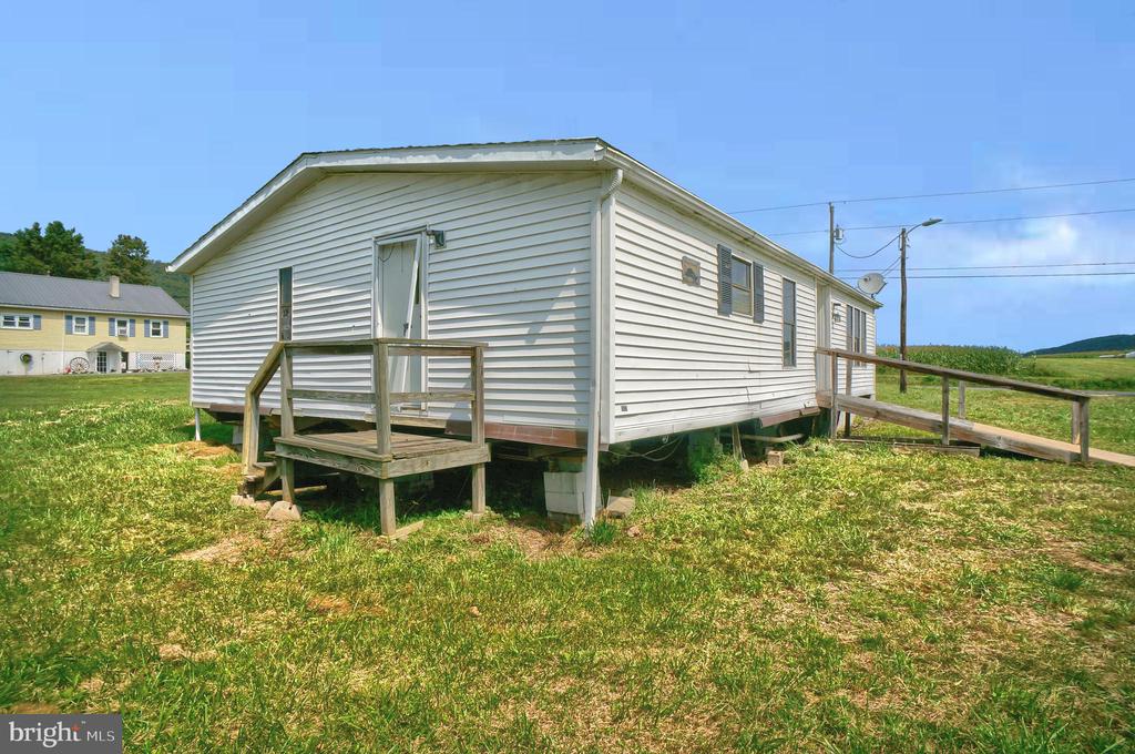 131 Country Ln