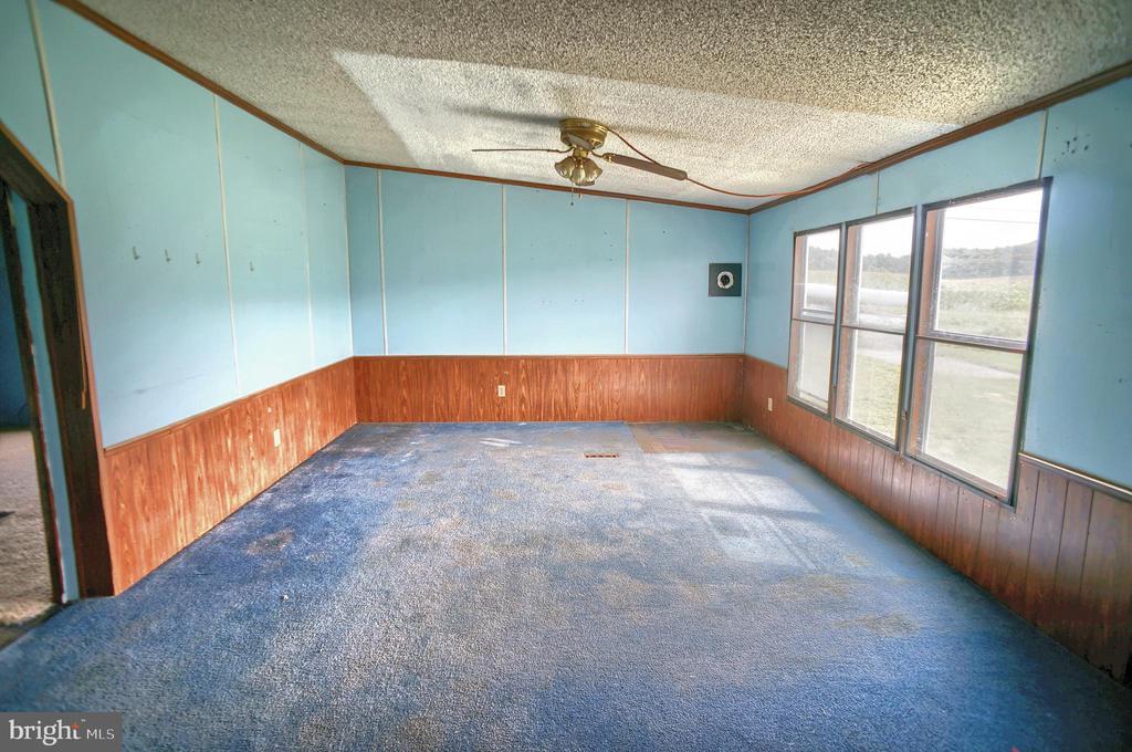 131 Country Ln