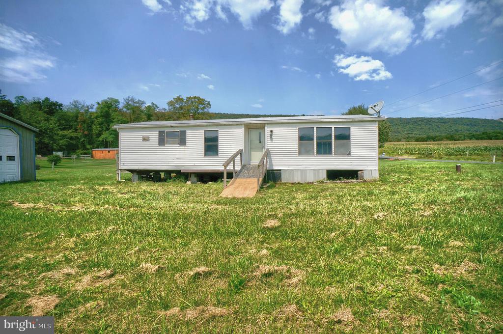 131 Country Ln