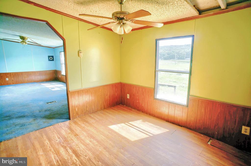 131 Country Ln