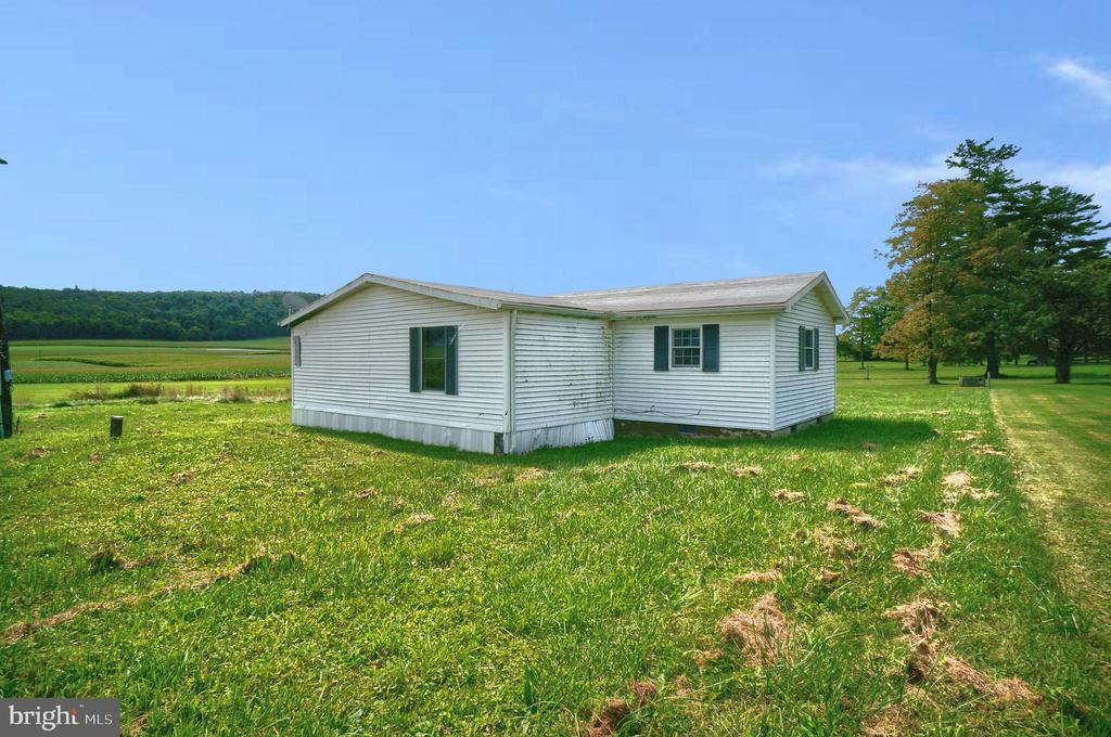 131 Country Ln