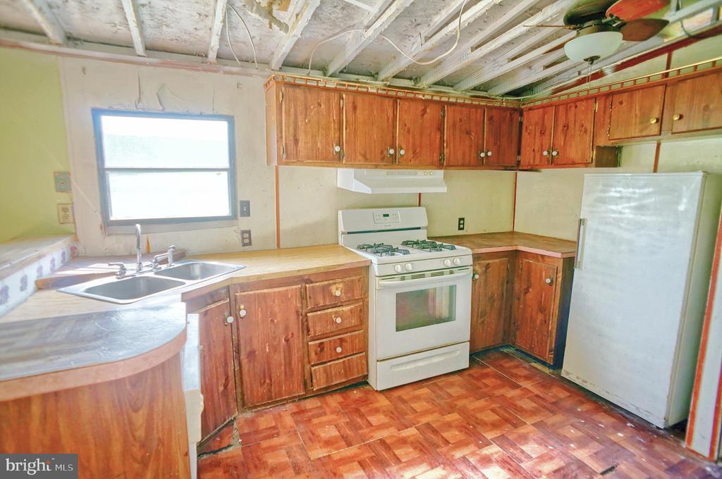 131 Country Ln