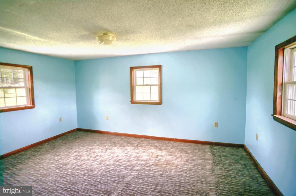 131 Country Ln
