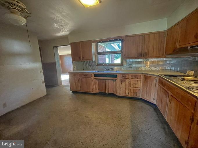 143 Church Ln