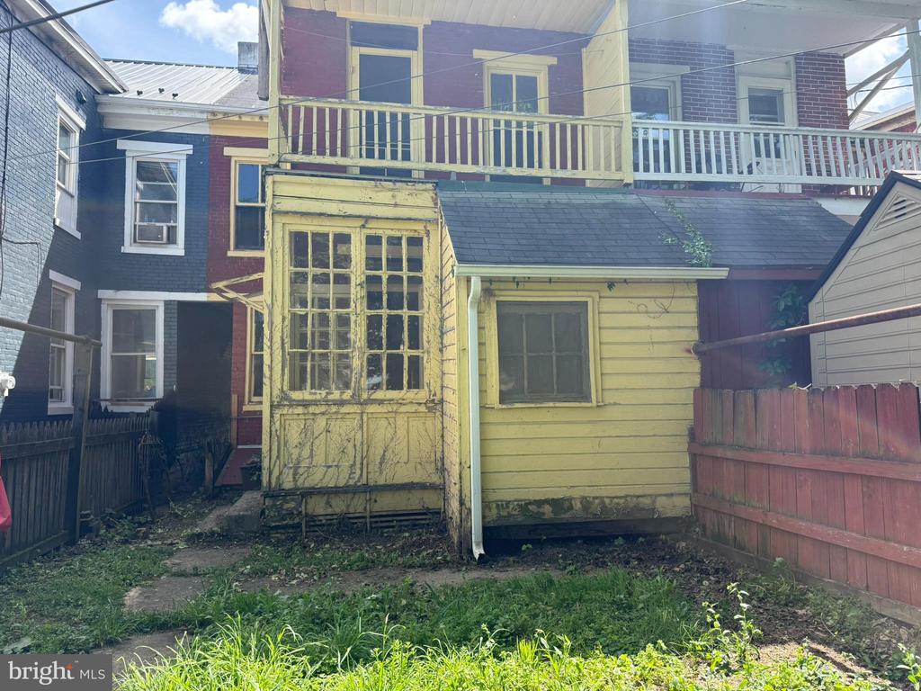 10 Marble St