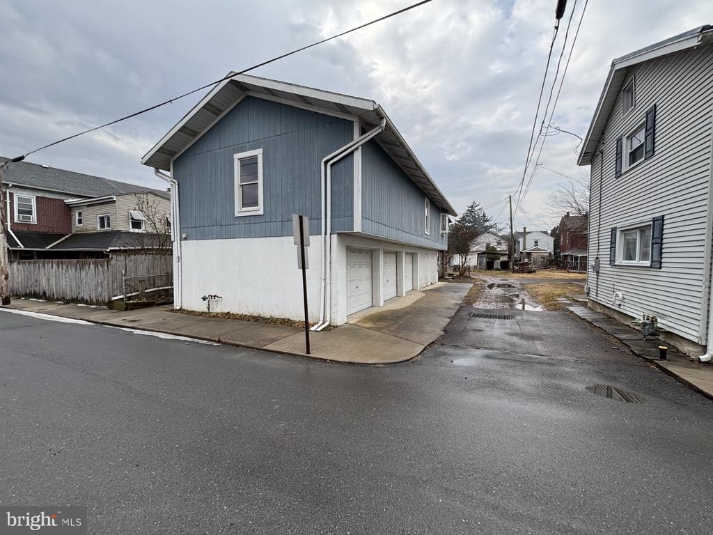 349 Linden St