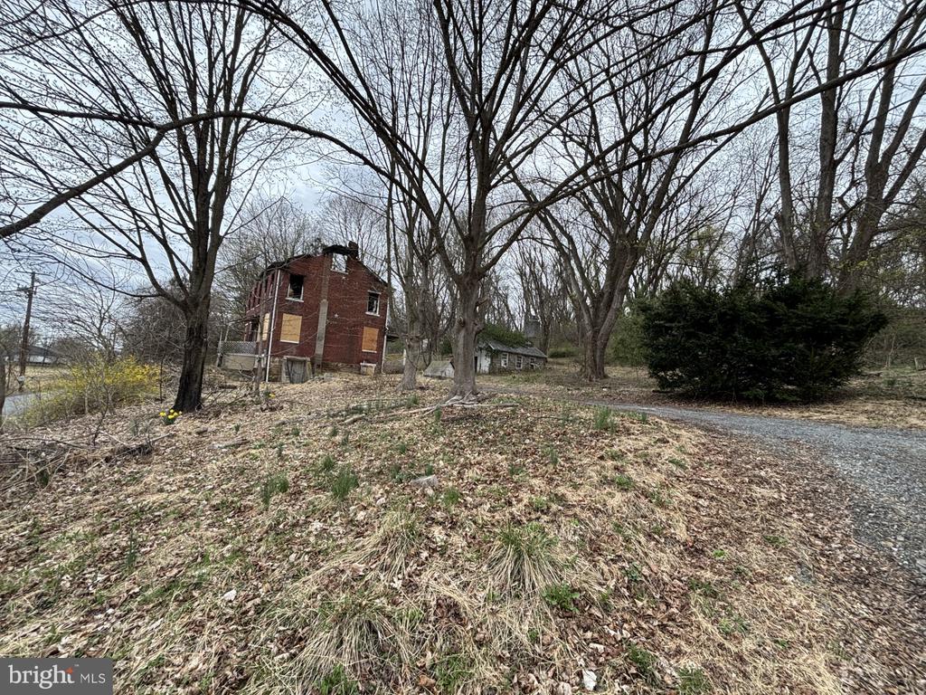 210 River Rd