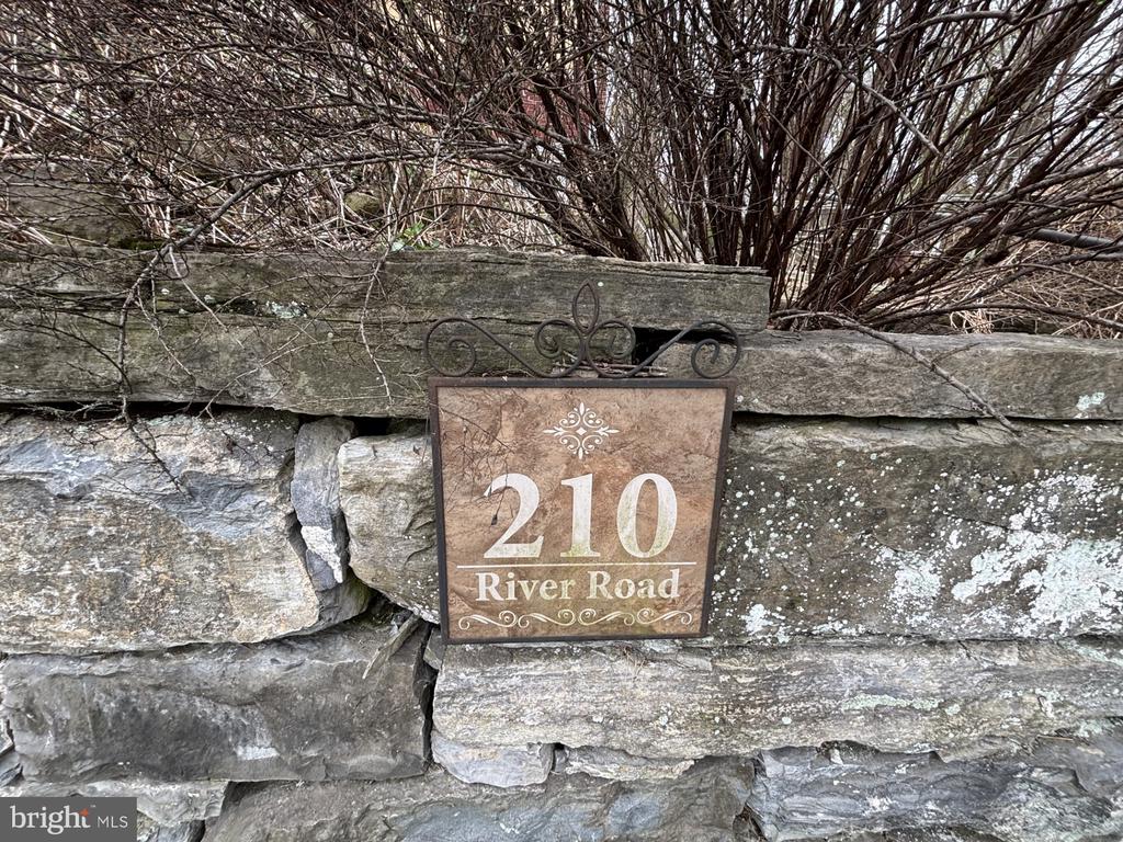210 River Rd