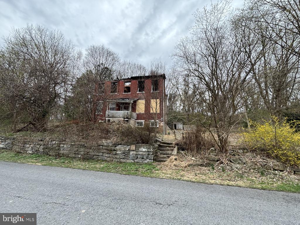 210 River Rd