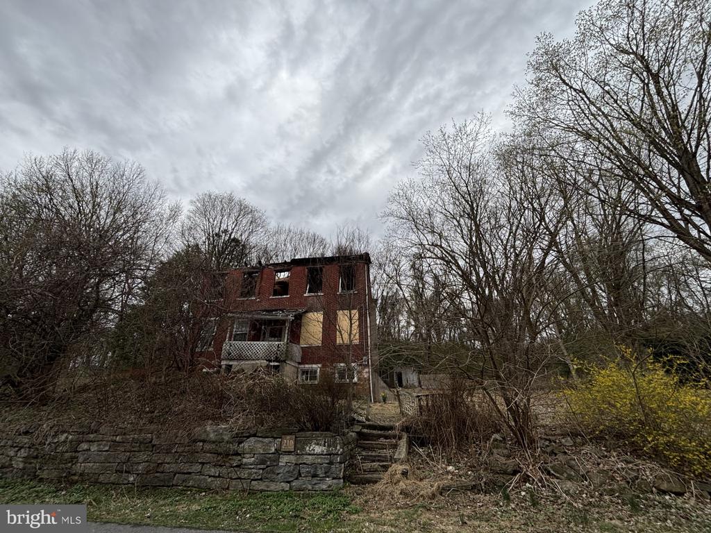 210 River Rd
