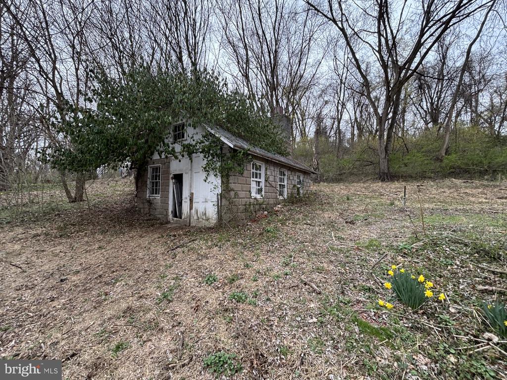 210 River Rd