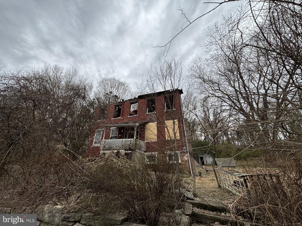 210 River Rd
