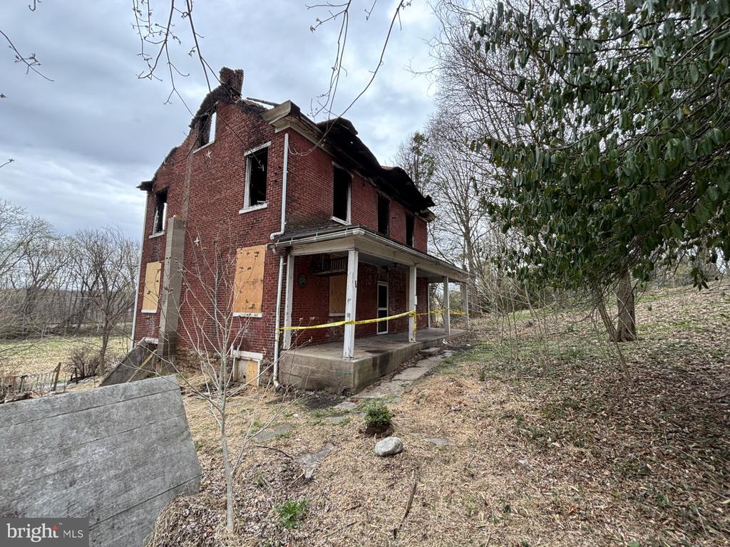 210 River Rd