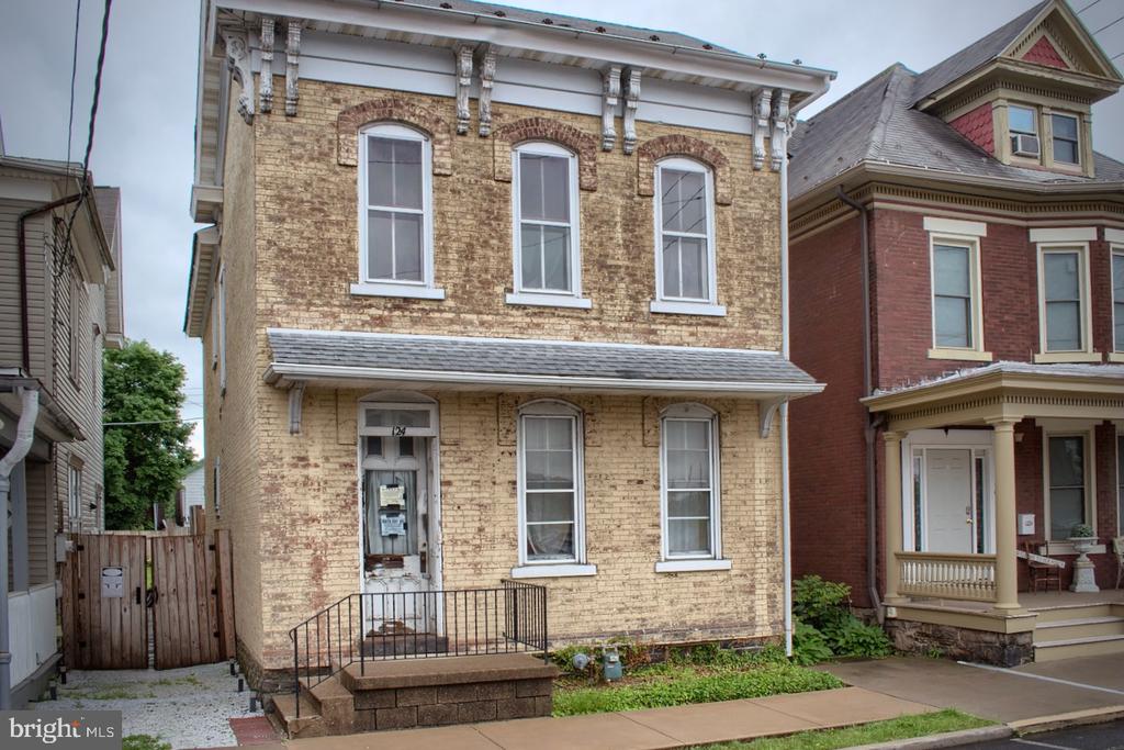 124 4TH STREET S