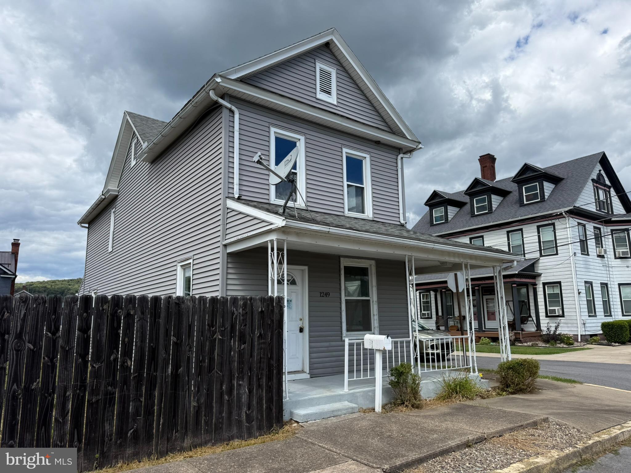 1249 EDISON AVENUE