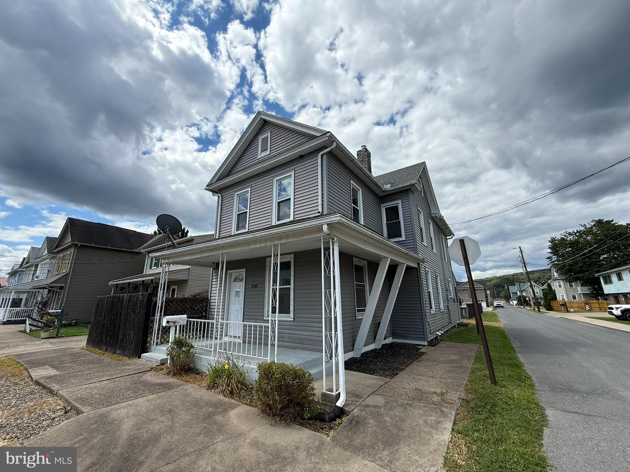 1249 EDISON AVENUE