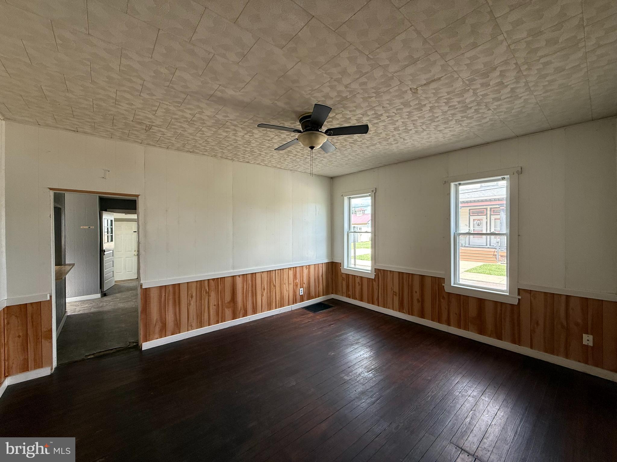 1249 EDISON AVENUE