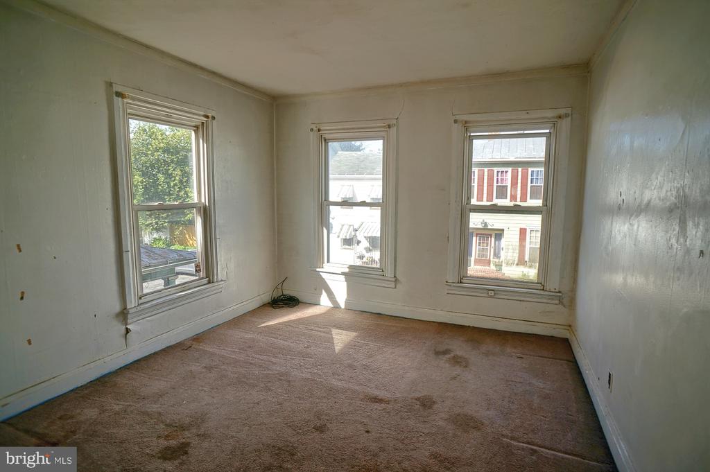 118 S 2nd St