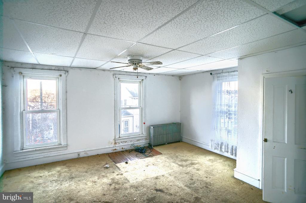 215 N 5th St