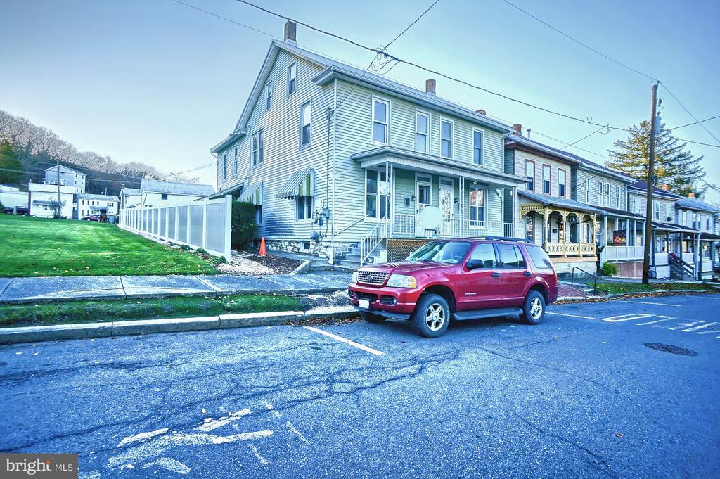 215 N 5th St