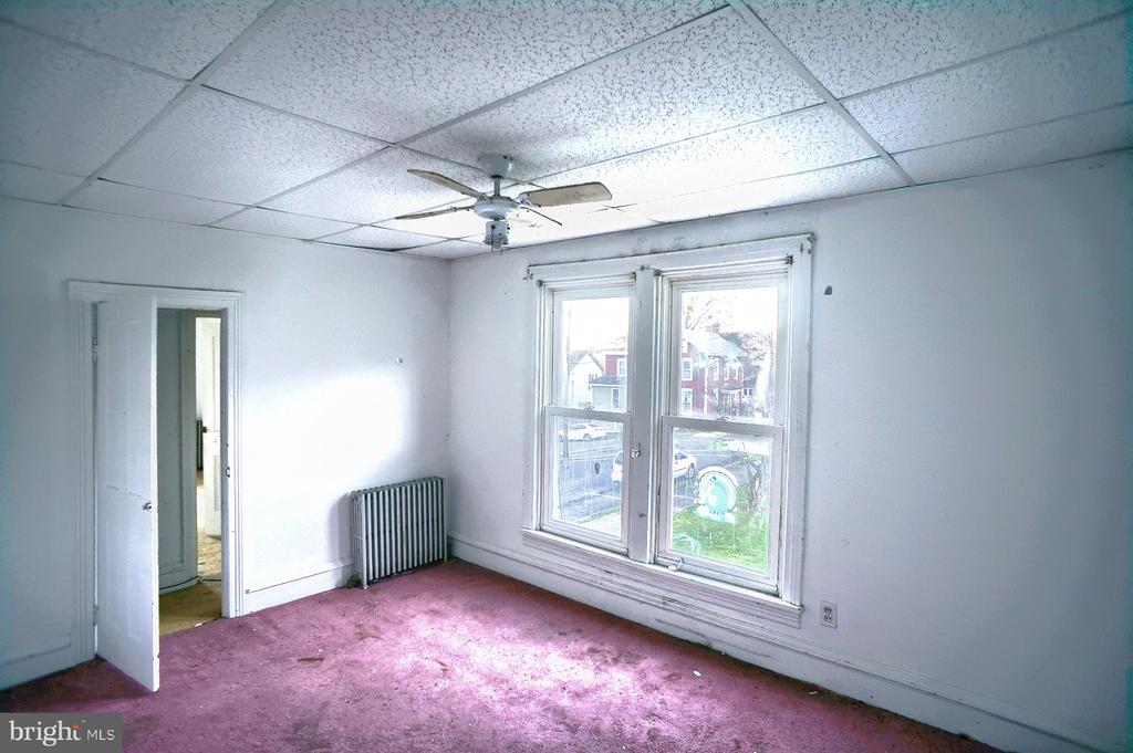 215 N 5th St