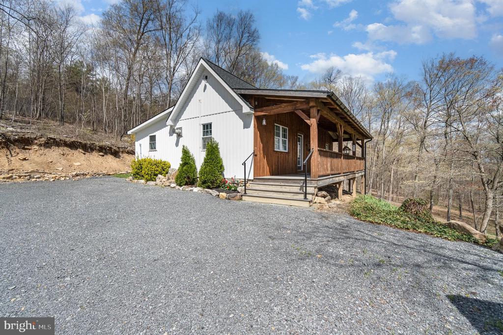 250 Hostetter Ln